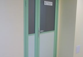 Двери в проекте Медицинский центр охраны здоровья семьи "МироМед"