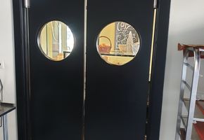 Двери VITRAGE I,II в проекте В Тюмени продукция Nayada украсила интерьер кондитерской