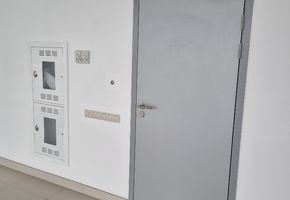 Ламинированные двери в проекте Перегородки, двери, ограждения в автосалоне г. Н.Уренгой