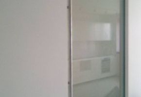 Изготовление  и установка стеклянных дверей  в Тюмени