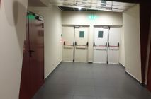 Противопожарные двери в помещениях кинотеатра