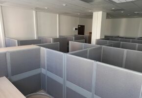 Установка мобильных перегородок и мебели в офисе компании Halliburton