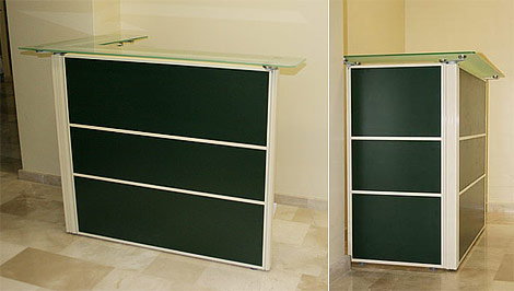 Стойки reception на базе мобильных перегородок NAYADA-Optima+.