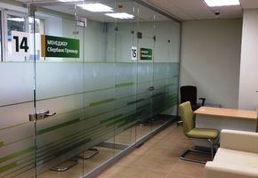 Цельностеклянные двери в проекте Сбербанк, ул. Мориса Тореза