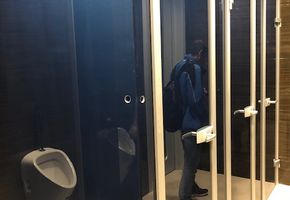 Туалетные перегородки в проекте Офис Газпром нефть по ул.50 лет октября г.Тюмень