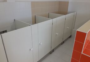 Туалетные перегородки в проекте Детский Сад Апрельский