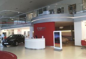 Стойки reception в проекте Автосалоны Toyota и Lexus г. Новосибирск