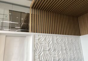 Облицовка панелями NAYADA-Regina в проекте Установка офисных перегородок и дверей для офиса компании ПАО Новатек в г. Новый Уренгой
