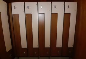 Кабинки для переодевания в проекте Сантехнические кабинки и шкафчики для переодевания на источнике Аван