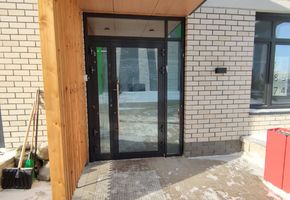 Цельностеклянные двери в проекте Фасадное остекление для жилого дома ЖК Колумб ГП-1