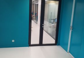 Стационарные перегородки в проекте Перегородки, двери, панели для административно-бытового здания Сибур АБК