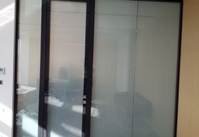 NAYADA SmartGlass в проекте Перегородки, двери, панели для административно-бытового здания Сибур АБК