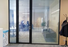 NAYADA SmartGlass в проекте Перегородки, двери, панели для административно-бытового здания Сибур АБК