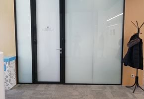 NAYADA SmartGlass в проекте Перегородки, двери, панели для административно-бытового здания Сибур АБК