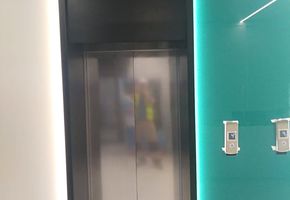 Облицовка камнем, столешницы из камня в проекте Перегородки, двери, панели для административно-бытового здания Сибур АБК
