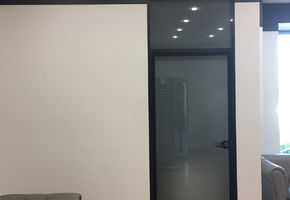 Двери SLIM в проекте Перегородка с дверью в оптику