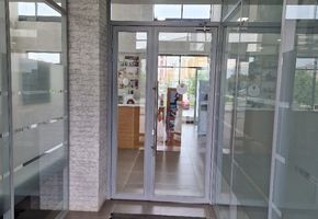 NAYADA-Standart в проекте Перегородки и двери для офиса продаж