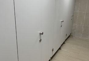 Туалетные перегородки в проекте Монтаж сантехнических перегородок от Наяда-Тюмень г. Сургут «Сургутнефтегаз»