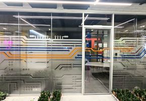 NAYADA-Twin в проекте Изготовление и монтаж стационарных перегородок TWIN и двери Nayada Intero W г. Екатеринбург в IT-компании «Тензор»