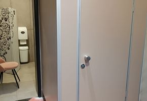Туалетные перегородки в проекте Сантехнические перегородки в Торговом Центре «Матрёшка» г. Тюмень