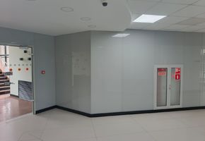 Облицовка стеклом в проекте Облицовка стеклянными панелями в офисе СПК