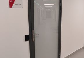 Двери VITRAGE I,II в проекте Обустройство школы г. Лабытнанги от компании «Наяда»