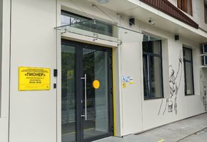 Козырьки и навесы из стекла в проекте Монтаж продукции NAYADA во Дворце творчества и спорта «Пионер»