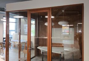 NAYADA-Standart в проекте Стационарные перегородки Nayada –Standart и двери Наяда VITRAGE I для диджитал - компании «Бюро Сучкова».