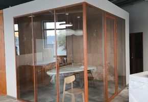 NAYADA-Standart в проекте Стационарные перегородки Nayada –Standart и двери Наяда VITRAGE I для диджитал - компании «Бюро Сучкова».