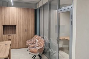 Проект Стационарные перегородки Nayada – Standart и Дверь Nayada Vitrage II в офис продаж для СЗ «Родина»