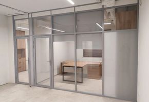 NAYADA-Standart в проекте Стационарные перегородки Nayada – Standart и Дверь Nayada Vitrage II в офис продаж для СЗ «Родина»