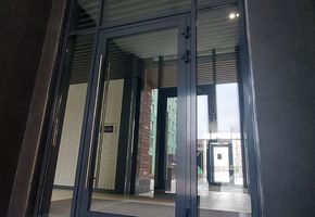 Двери фасадные Nayada-Fasad в проекте ЖК Корней г.Тюмень ГП 1