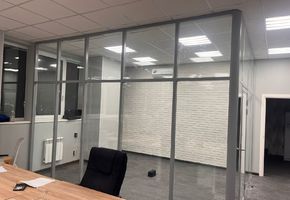 NAYADA-Standart в проекте Изготовление стеклянной стационарной перегородки Nayada-Standart для ООО «СПК-УРАЛ» г. Екатеринбург