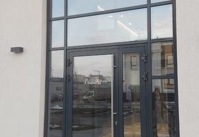Двери фасадные Nayada-Fasad в проекте ЖК Айвазовский ГП 4 и ГП 5