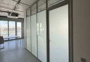 NAYADA-Standart в проекте Стационарные перегородки Nayada – Standart и Дверь Nayada Mira в офис продаж ЖК «Культура»