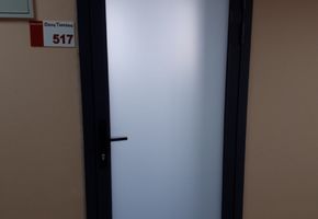 Двери в офисном центре Огни Тюмени, Тюмень