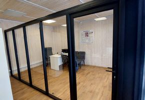 Наяда и классика стационарных перегородок Nayada-Standart и двери Vitrage для муниципального образования «Окружное кладбище» в г. Екатеринбург., Екатеринбург