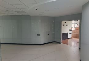 Облицовка стеклянными панелями в офисе СПК, Екатеринбург