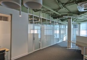 Стационарные перегородки Nayada –Standart и двери Наяда VITRAGE I для ООО «Специализированный застройщик Мидгард Рус», Тюмень