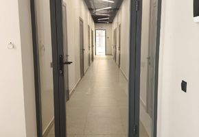 Стационарная перегородка Nayada-Standart и двери Nayada –Magic для компании ООО «Навигатор», Тюмень