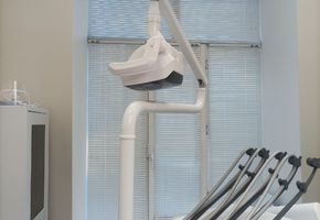 Горизонтальные алюминиевые жалюзи для стоматологии «Азур-Дент», Тюмень