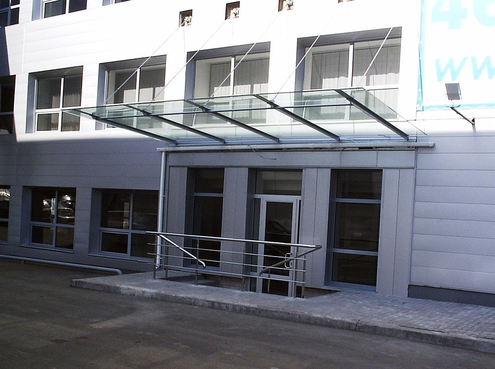 Фото Козырьки и навесы из стекла