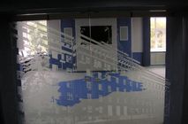 Компания Наяда-Тюмень выполнила работы по изготовлению и установке стеклянной складной двери (по типу «гармошка»).