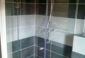 Душевые кабины  из закаленного стекла в Тюмени