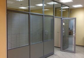 Изготовление и монтаж мобильных перегородок NAYADA в Тюмени