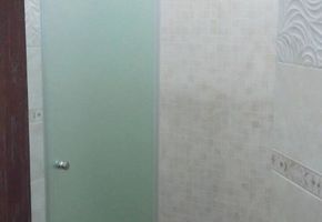Душевые кабины  из закаленного  стекла  на  заказ  в Тюмени