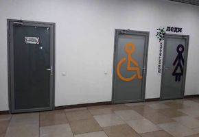 Двери стеклянные в алюминиевой обвязке