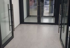 Устройство остекленного фасада Тюменского Государственного Университета
