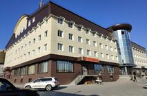 Монтаж навесного вентилируемого фасада БЦ Парус