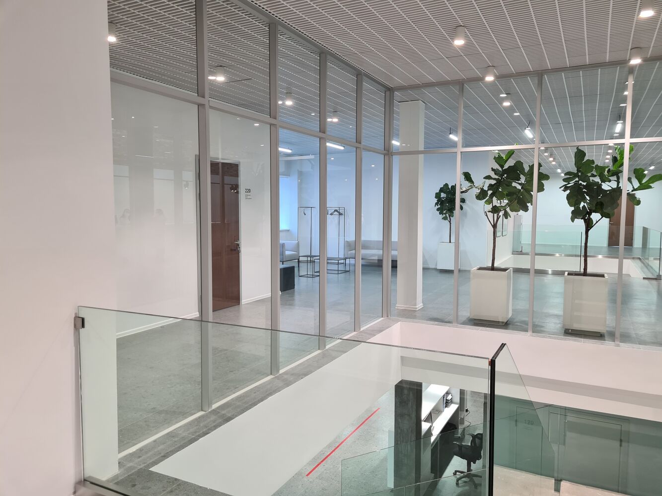 Установка офисных перегородок и дверей в офисном центре \"Судостроитель ...